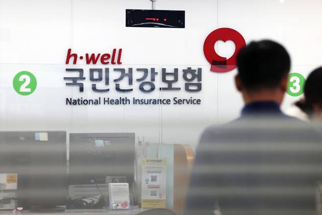 추가 납부액이 클 경우 최대 12회까지 분할납부 신청이 가능하다. 신청은 5월 11일까지 국민건강보험공단을 통해 진행할 수 있다. 연합뉴스&nbsp;&nbsp; &nbsp;