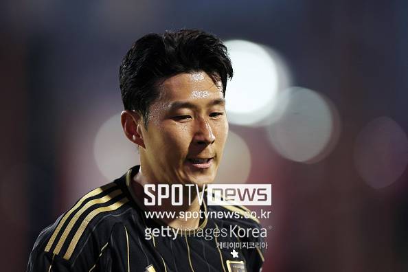 ▲ 이천수는 정면으로 마크 도스 산토스 LAFC 감독 전술을 지적했다. 손흥민(사진)에게 '조력자' 임무를 맡기는 것이 장기적으로 패착이 될 수 있다고 쓴소리했다.