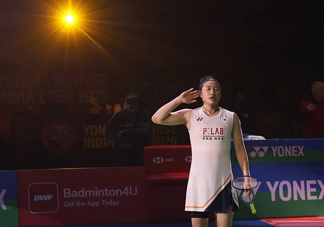 ▲ 게임당 점수가 6점이나 줄어들면 경기 템포는 이전보다 훨씬 빨라지고 초반 기싸움이 승패를 가를 가능성이 커진다. 여자 단식 세계랭킹 1위 안세영(사진)과 남자 복식 1위 서승재-김원호 조 등 한국 대표팀 주축은 탄탄한 체력을 바탕으로 후반에 승기를 잡는 '뒷심'에 강점이 있다. 게임당 얻어야 할 포인트가 줄면 특유의 끈질긴 랠리로 상대를 압박할 시간이 부족해져 자칫 불리하게 작용할 수 있단 분석이 나오는 이유다. ⓒ 연합뉴스 / AP