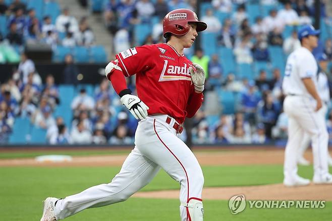 박성한 '개막전부터 쉼 없는 안타' [연합뉴스 자료사진]