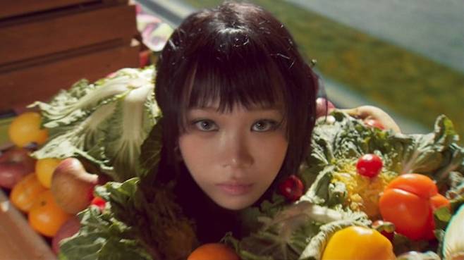 르세라핌 리드싱글 'CELEBRATION' MV 캡처본 / 사진 제공=쏘스뮤직(하이브)