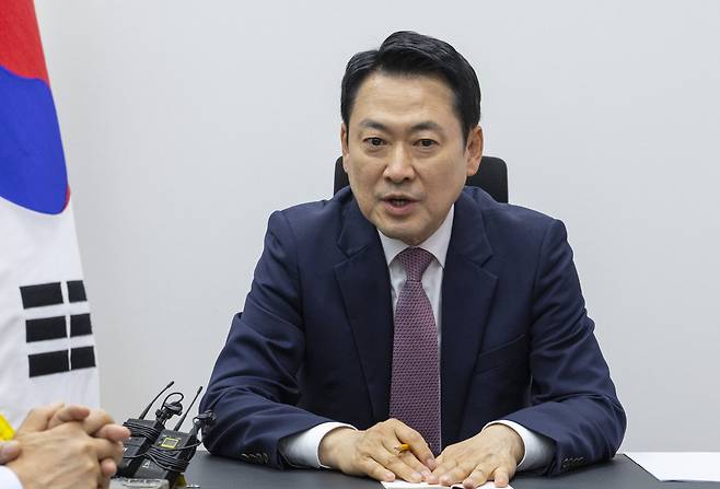 미국 방문을 통해 정치적 리더십을 회복하려던 장동혁 국민의힘 대표가 방미 일정 후 오히려 리더십이 더 꼬이면서 최대 위기를 맞고 있다. /연합뉴스