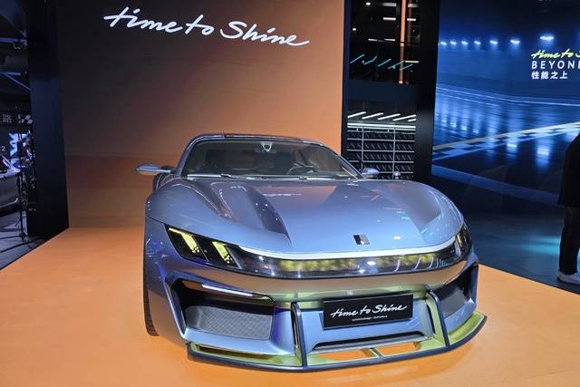 24일 중국 베이징 오토차이나 2026에서 공개된 링크앤코의 GT 콘셉트. 김상욱 기자.