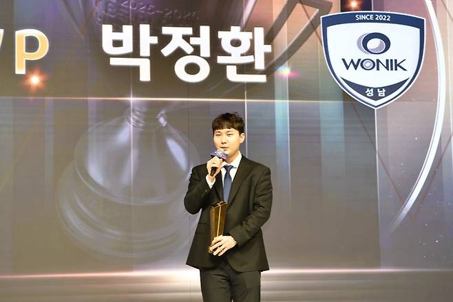 MVP 박정환 9단이 소감을 전하고 있다.(사진 한국기원 제공)