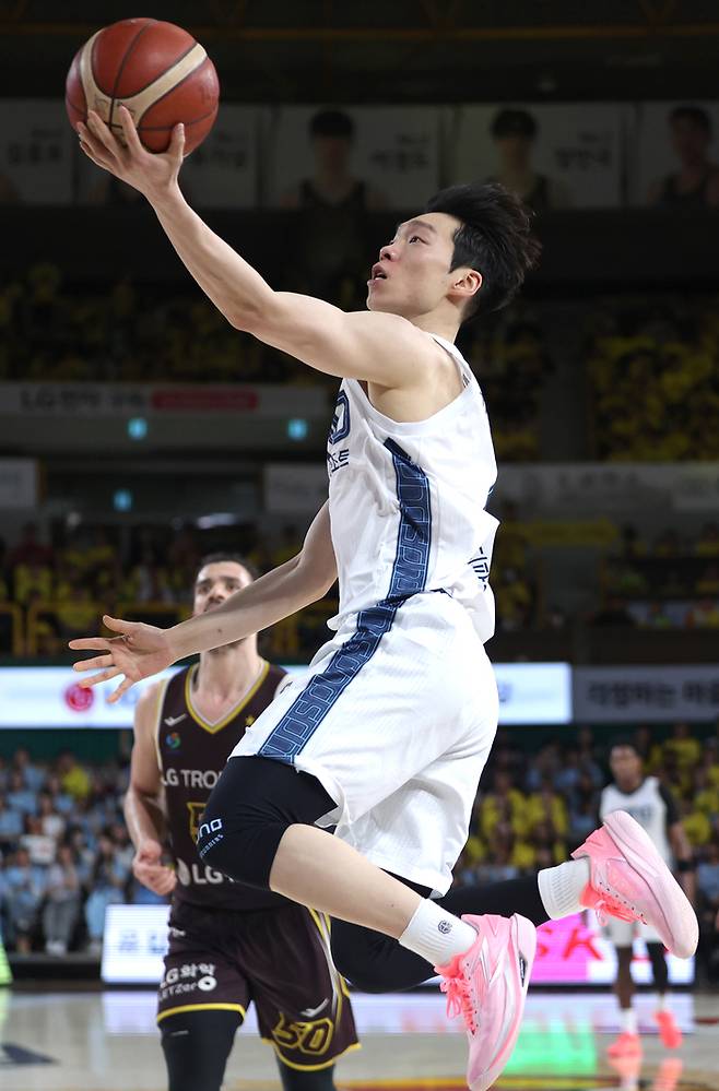 소노 이재도가 23일 창원체육관에서 열린 2025~2026 LG전자 프로농구 4강 플레이오프 1차전 LG와 경기에서 레이업슛을 던지고 있다. 사진 | 창원=연합뉴스