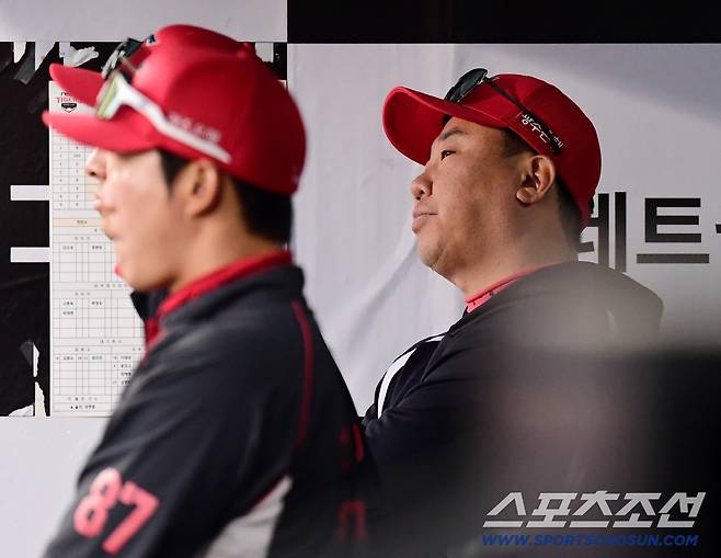 23일 수원 케이티위즈파크에서 열린 KT와 KIA의 경기. 1회 경기를 지켜보고 있는 KIA 이범호 감독. 수원=송정헌 기자songs@sportschosun.com/2026.04.23/