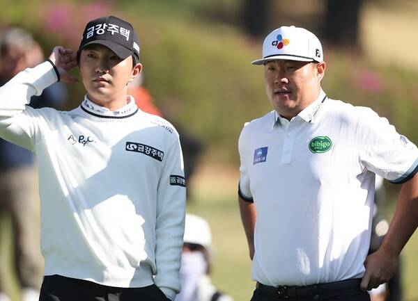 2026년 한국프로골프(KPGA) 투어 우리금융 챔피언십에 출전한 옥태훈, 임성재 프로가 2라운드에서 동반 플레이하는 모습이다. 사진제공=KPGA (사진을 무단으로 사용하지 마십시오.)