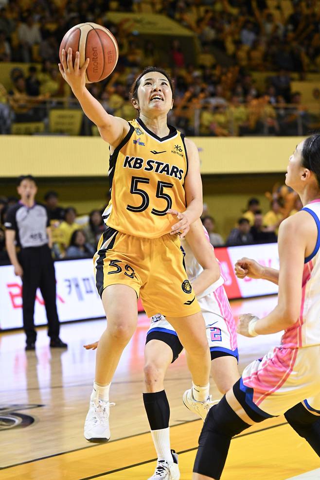 24일 청주체육관에서 열린 여자프로농구 챔피언결정전 2차전에서 맹활약한 사카이 사라. WKBL 제공