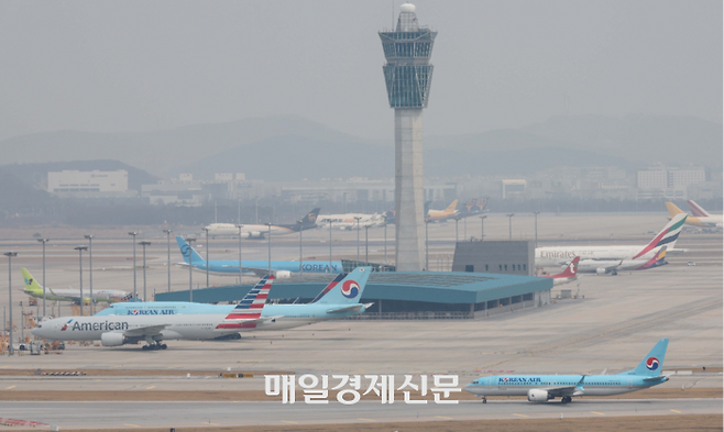 인천국제공항 제1·2여객터미널에 항공기들이 멈춰 있다. [한주형 기자]