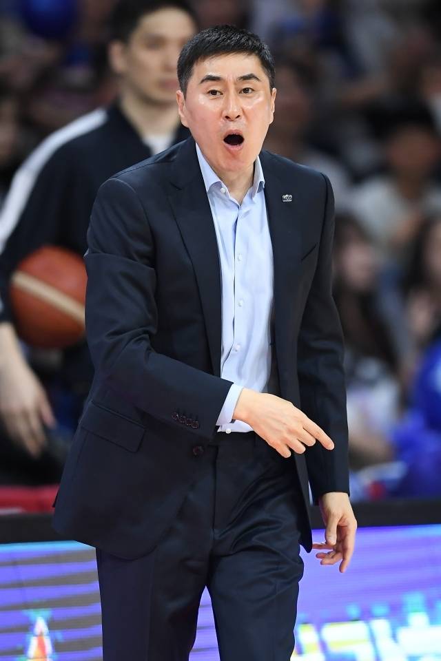 이상민 KCC 감독은 승리 후 “모든 선수를 칭찬하고 싶다. 허훈, 허웅이 박지훈과 변준형을 잘 묶었다. 그들을 잘 막아낸 것에 만족한다. 아쉬운 부분도 있지만 보완하면 된다. 6강 이후 일주일 정도의 회복 기간이 있었고 그때 충분히 휴식한 것이 마지막 힘으로 이어진 것 같다. 정관장도 쉽게 물러서지 않을 것이다. 2주 휴식 후 첫 경기였던 만큼 경기 감각에 문제가 있었을 것이다”라고 이야기했다. 사진=KBL 제공