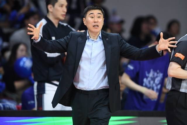 이상민 감독은 “송교창, 최준용이 건강했을 때의 강한 KCC를 이미 봤고 잘 알고 있다. 물론 올 시즌 정규리그만 생각하면 좋지 않았다. 그래도 플레이오프에 들어와서 모든 선수가 제 역할을 잘해주고 있다. 전체적으로 모든 선수가 잘하는 ‘시너지 효과’가 나오는 듯하다. 최준용이 정규리그 때의 미안함을 지금의 책임감으로 잘 보여주고 있는 것 같다”며 “무엇보다 우승에 대한 목표가 확실하다. 정관장도 경험 있는 선수들이 있지만 우리 선수들만큼은 아닐 것이다. 단기전을 어떻게 하면 이길 수 있는지 잘 알고 있다. 기본적인 것만 잘해줘도 우리는 이길 수 있다”고 자신했다. 사진=KBL 제공