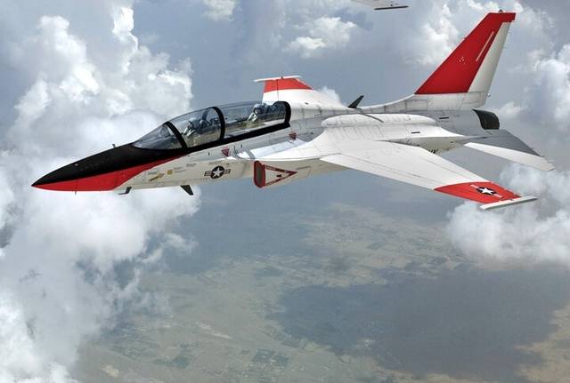 한국항공우주산업(KAI)의 고등훈련기 TF-50을 기반으로 록히드마틴이 미 해군 차세대 훈련기를 위해 새롭게 개조한 TF-50N. 하지만 록히드마틴-KAI는 최종 입찰을 포기했다. 록히드마틴 제공