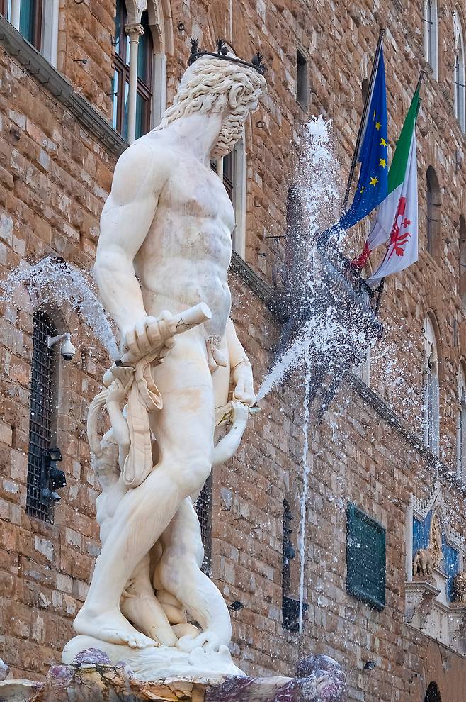 이탈리아 피렌체 시뇨리아 광장에 있는 넵튠 조각상. [123rf]