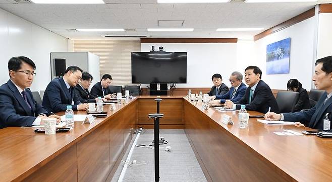 [서울=뉴시스] 구윤철 부총리 겸 재정경제부 장관이 24일 서울 종로구 정부서울청사에서 열린 주요기업 사장단 간담회에서 인사말을 하고 있다. (사진=재정경제부 제공) 2026.04.24. photo@newsis.com *재판매 및 DB 금지
