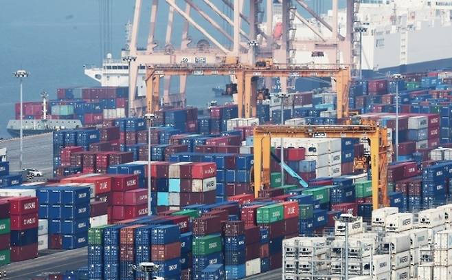 경기도 평택항에 컨테이너가 쌓여있는 모습. 2026.4.1 연합뉴스