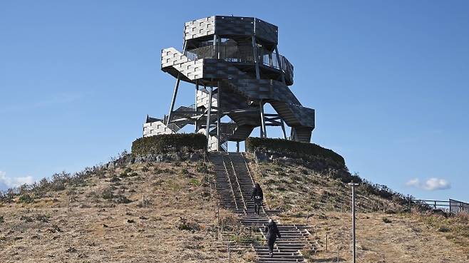 타고노우라 공원 내 ‘후지산 드래건’ 조형물이다. 후지산 전경이 시원스레 펼쳐지는 공간이다.