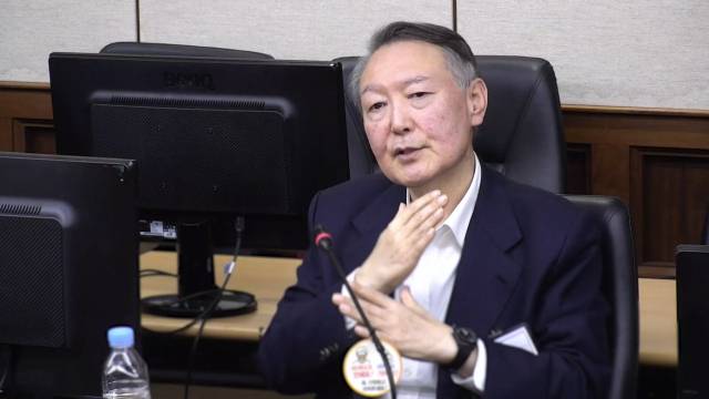 고위공직자범죄수사처(공수처) 체포영장 집행 방해 및 국무위원 심의권 침해로 재판에 넘겨진 윤석열 전 대통령이 지난해 12월 26일 서울 서초구 서울중앙지방법원에서 열린 1심 결심 공판에서 최후 진술을 하고 있다. 사진제공=중앙지법