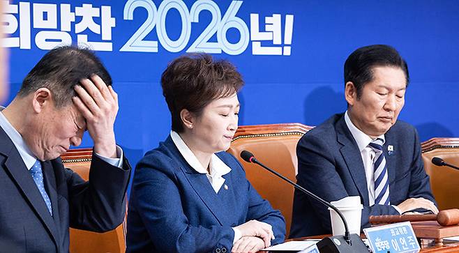 이언주 최고위원(가운데)이 2월 2일 서울 여의도 국회에서 열린 최고위원회의에서 발언하고 있다.&nbsp;뉴스1