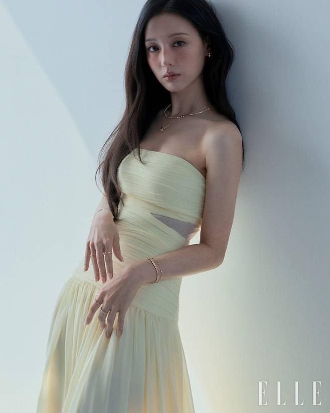 김지원. 사진|스톤헨지, 엘르