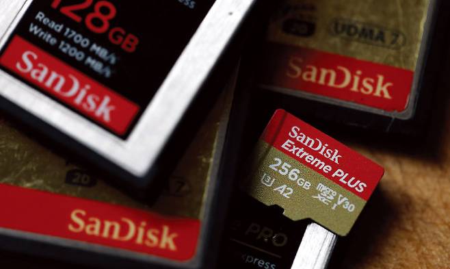 샌디스크 주가는 4월 23일(현지 시간) 미국 뉴욕 증시에서 932.43달러(약 138만 원)에 마감했다. 이는 연초 대비 약 293% 상승한 수치다. GETTYIMAGES