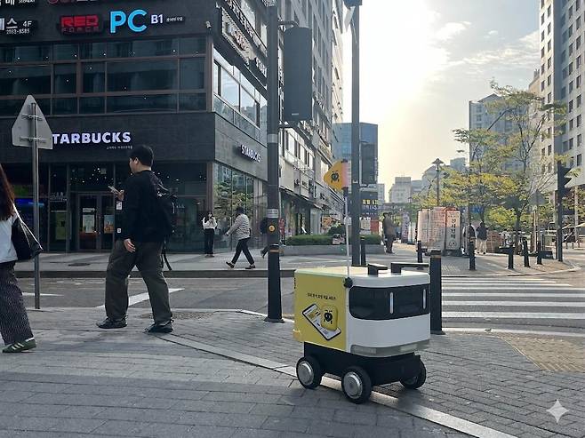 시범운행 중인 배달로봇 [서울 강서구 제공. 재판매 및 DB 금지]