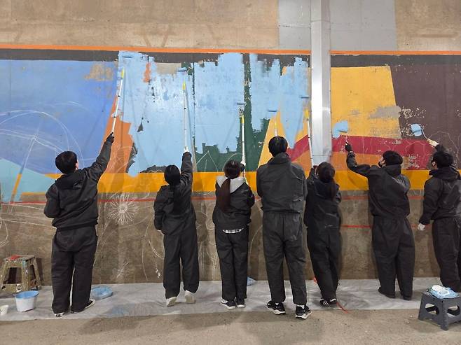 서울숲 나들목 벽화 그리는 봉사단 [서울시 제공. 재판매 및 DB 금지]