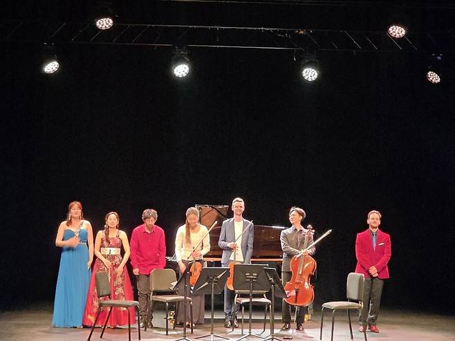 22일(현지시간) 브뤼셀 보자르에서 열린 한국-벨기에 수교 125주년 기념 공연 무대에 선 양국 젊은 음악가들 [연합뉴스 자료사진]