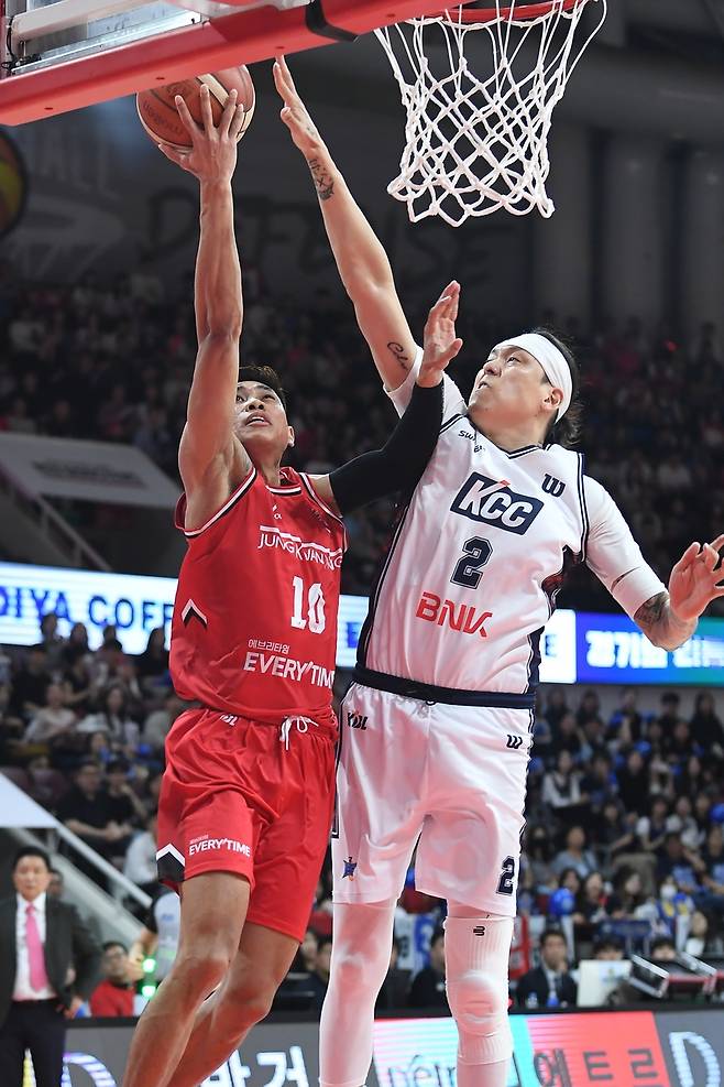 블록하는 최준용 [KBL 제공. 재판매 및 DB 금지]