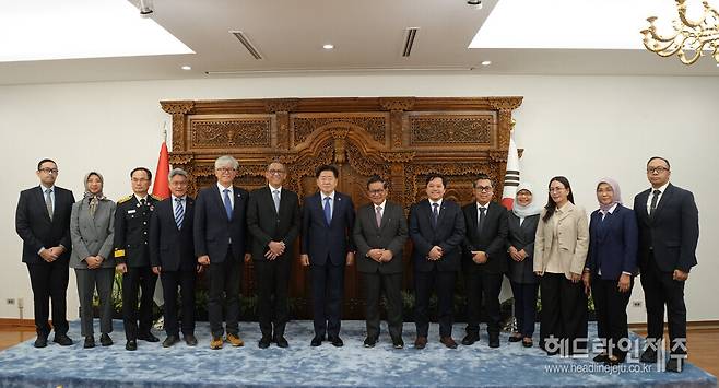 제주도와 인도네시아 자카르타의 우호도시 협약 체결식.