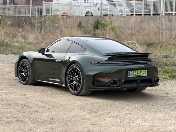포르쉐 911 Turbo S 후측면./사진-김연지 기자