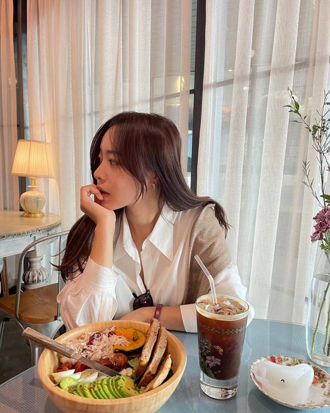 샐러드에 아보카드, 계란 등을 넣으면 포만감을 더 늘릴 수 있다. 사진=이솔이 SNS