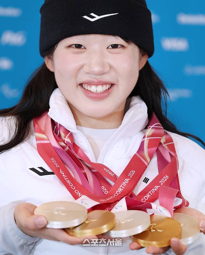 ‘밀라노 동계패럴림픽 영웅’ 김윤지, LG 승리 기원 멋진 시구