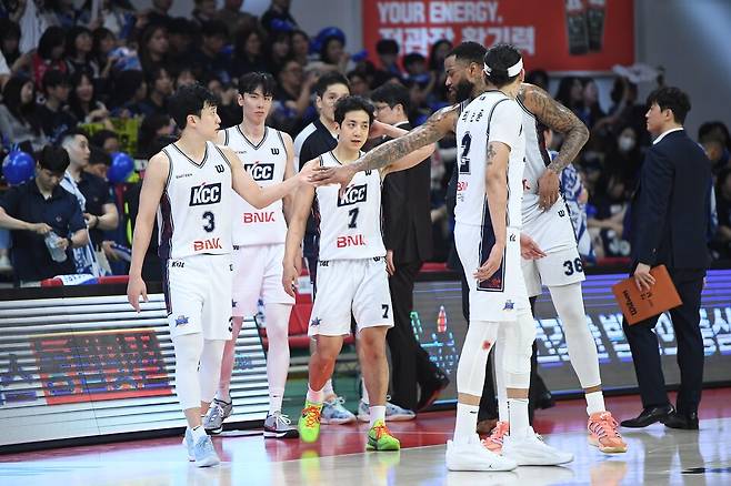 부산KCC 선수단. /사진=KBL