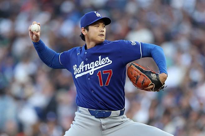SAN FRANCISCO, CALIFORNIA - APRIL 22: Shohei Ohtani #17 of the Los Angeles Dodgers pitches against the San Francisco Giants in the first inning at Oracle Park on April 22, 2026 in San Francisco, California.   Ezra Shaw/Getty Images/AFP (Photo by EZRA SHAW / GETTY IMAGES NORTH AMERICA / Getty Images via AFP)







<저작권자(c) 연합뉴스, 무단 전재-재배포, AI 학습 및 활용 금지>