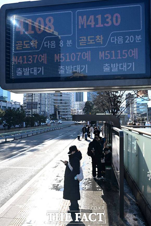 자율주행의 대중교통 편입을 가로막는 또 다른 변수로는 기존 운수업계와의 갈등이 꼽힌다. /더팩트 DB