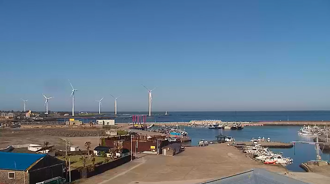 오전 8시 제주시 한경면 신창리 포구 (제주도 재난안전본부 cctv)