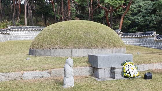 충남 아산시 음봉면에 자리잡은 이순진 장군 묘소. [중앙포토]