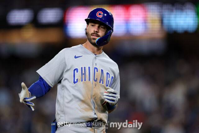 스완슨이 25일 경기에서 역전 투런을 치고 홈으로 들어오고 있다./게티이미지코리아