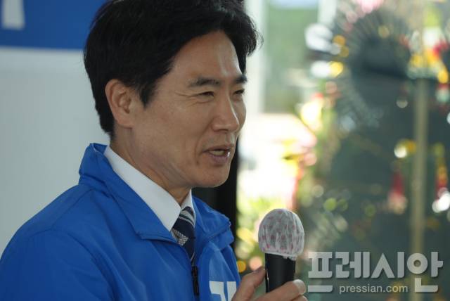 ▲김대중 전남광주통합특별시교육감 예비후보가 25일 광주 서구 김대중 선거사무소에서 열린 개소식에서 발언하고 있다.2026.04.25ⓒ프레시안(김보현)