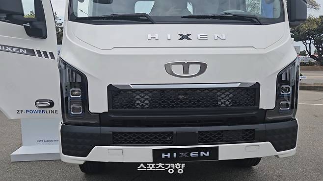 하이쎈 전면부. 와이드한 캡구조다. 사진 | 손재철기자