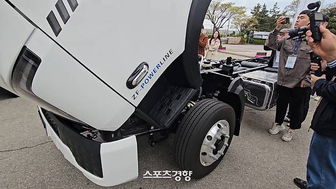 이 같은 구조를 지니고 있어 보조적, 전면 후드는 존재하지 않는다. 사진 | 손재철기자