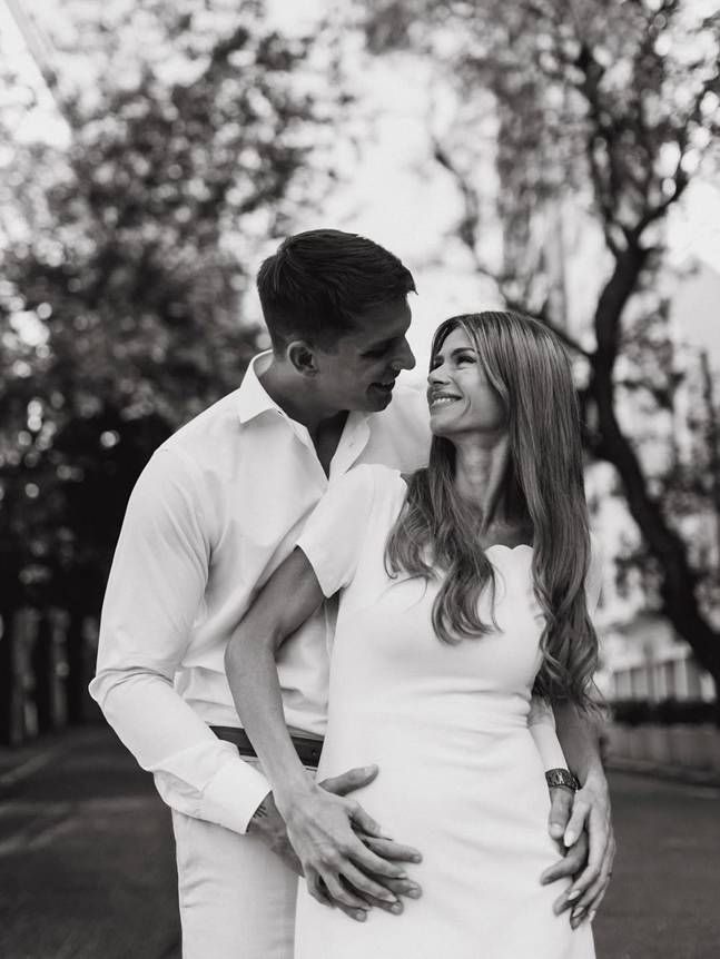 결혼과 임신 사실을 공개한 조르지. /사진=카밀라 조르지 공식 SNS