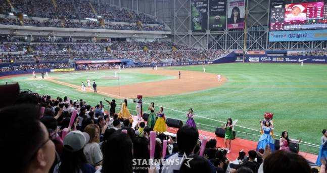 팬들로 가득 메워진 고척돔. /사진=강영조 선임기자