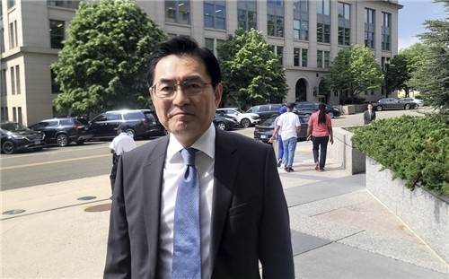 미 국무부 청사 찾은 정연두 외교전략정보본부장 (워싱턴=연합뉴스) 조준형 특파원 = 정연두 외교부 외교전략정보본부장이 24일(현지시간) 앨리슨 후커 미 국무부 정무차관을 만나기 위해 미 워싱턴DC 국무부 청사에 들어서고 있다. 2026.4.24. jhcho@yna.co.kr