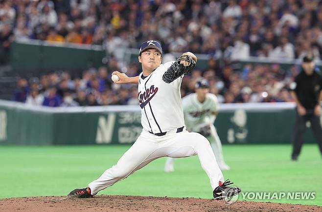 역투하는 고우석 (도쿄=연합뉴스) 임화영 기자 = 8일 일본 도쿄돔에서 열린 2026 월드베이스볼클래식(WBC) C조 조별리그 3차전 대한민국과 대만의 경기.
    9회초 한국 고우석이 역투하고 있다. 2026.3.8 hwayoung7@yna.co.kr