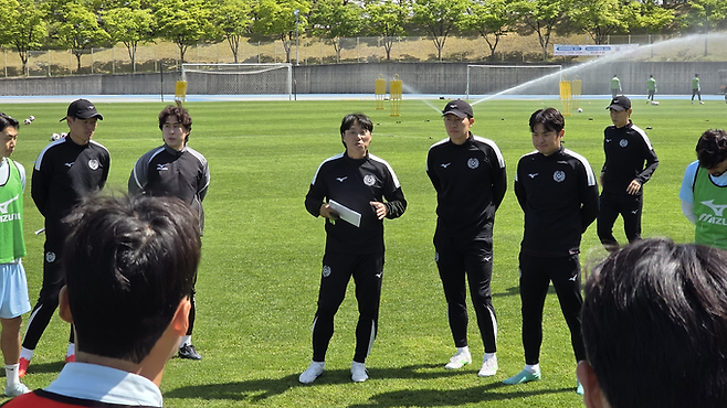 ▲ 대구FC 최성용 감독이 24일 대구스타디움 보조경기장에서 공동인터뷰를 진행하고 있다. 김산호 기자.