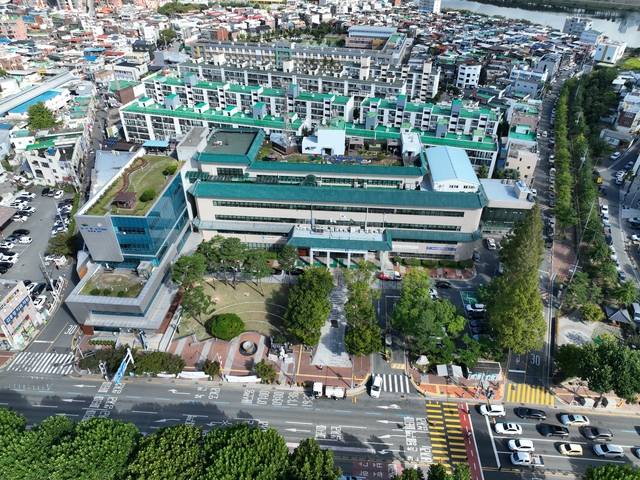 K-2로 인해 고도 제한에 걸려 고층 건물이 없는 대구 동구청 일대. 대구 동구청 제공