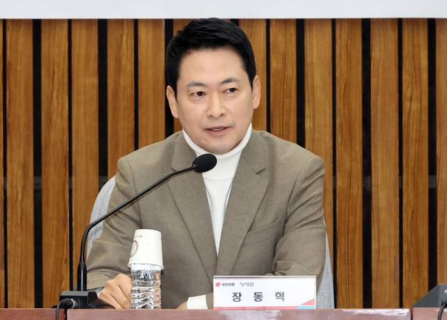 국민의힘 안팎으로부터 퇴진 요구를 받고 있는 장동혁 대표. 연합뉴스