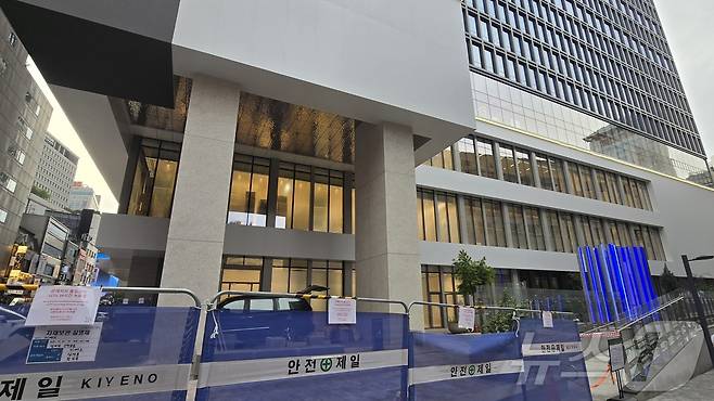 지난 23일 명동에 오픈을 예정하고 있는 유니클로의 모습 ⓒ 뉴스1 최소망