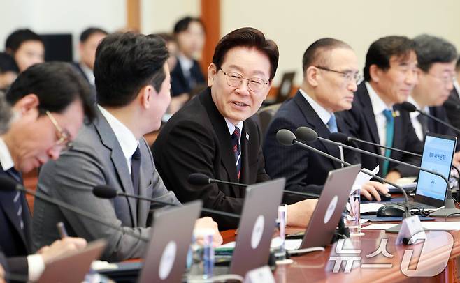 이재명 대통령이 16일 청와대에서 열린 수석보좌관회의에서 발언을 하고 있다. 2026.4.16 ⓒ 뉴스1 허경 기자